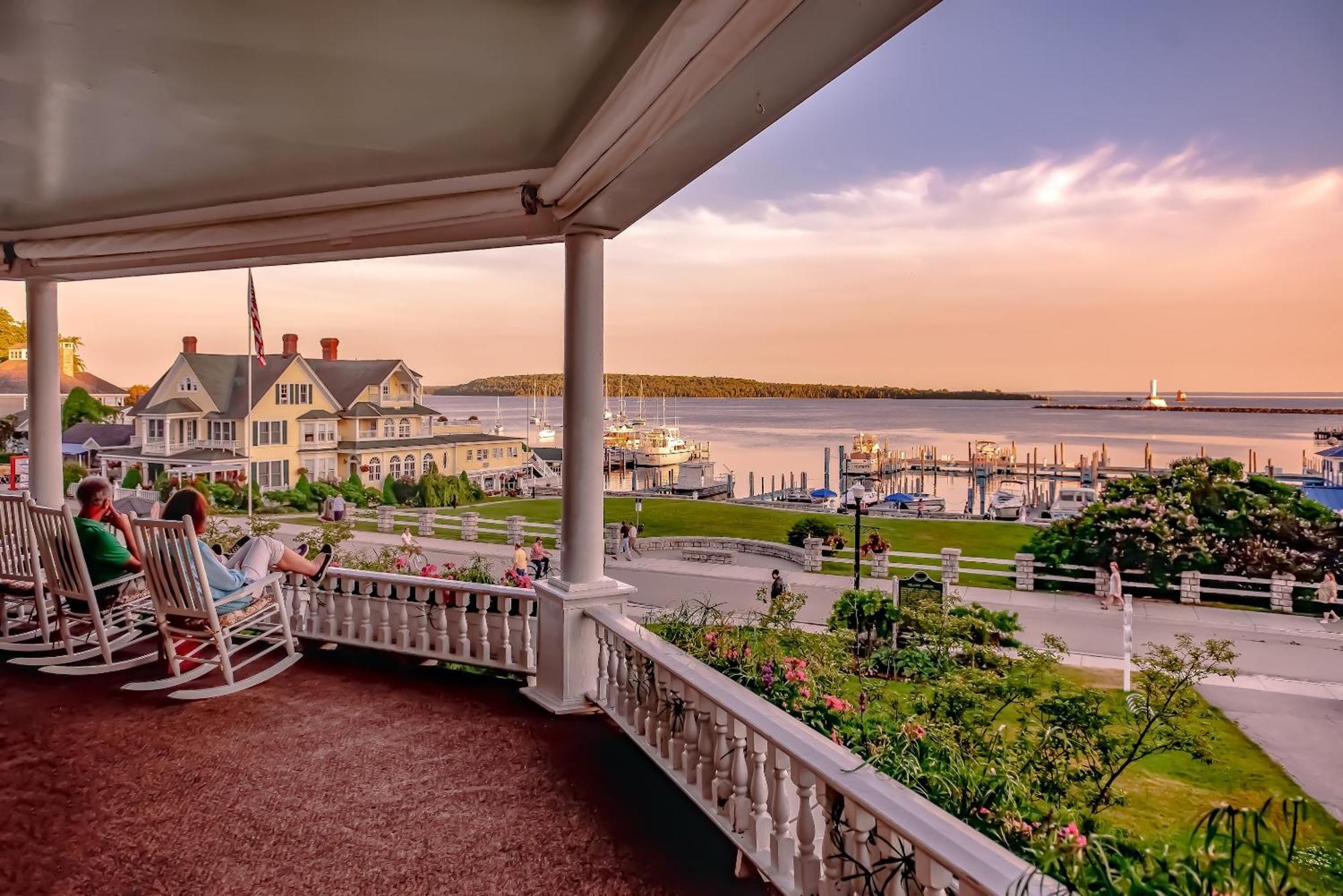 Island House Hotel Макіно-Айленд Екстер'єр фото